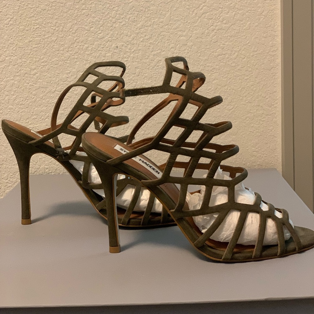 Olive Steve Madden 3inch caged heels 7.5